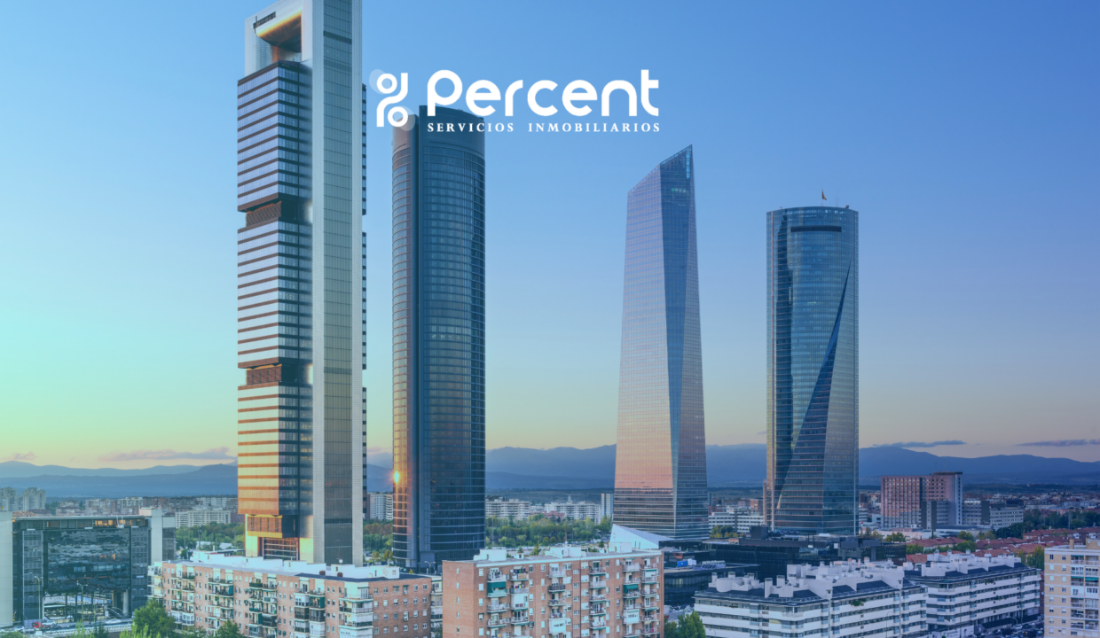 Cuatro Torres Business Area en Madrid al atardecer, portada para blog de Percent Servicios Inmobiliarios sobre la venta de viviendas en España 2026.